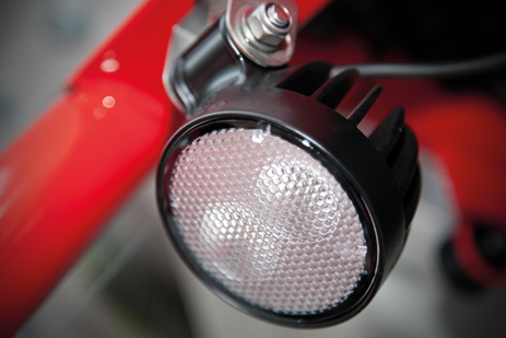 2 LED headlamps (more light, less heat) 2 LED headlamps (more light, less heat)